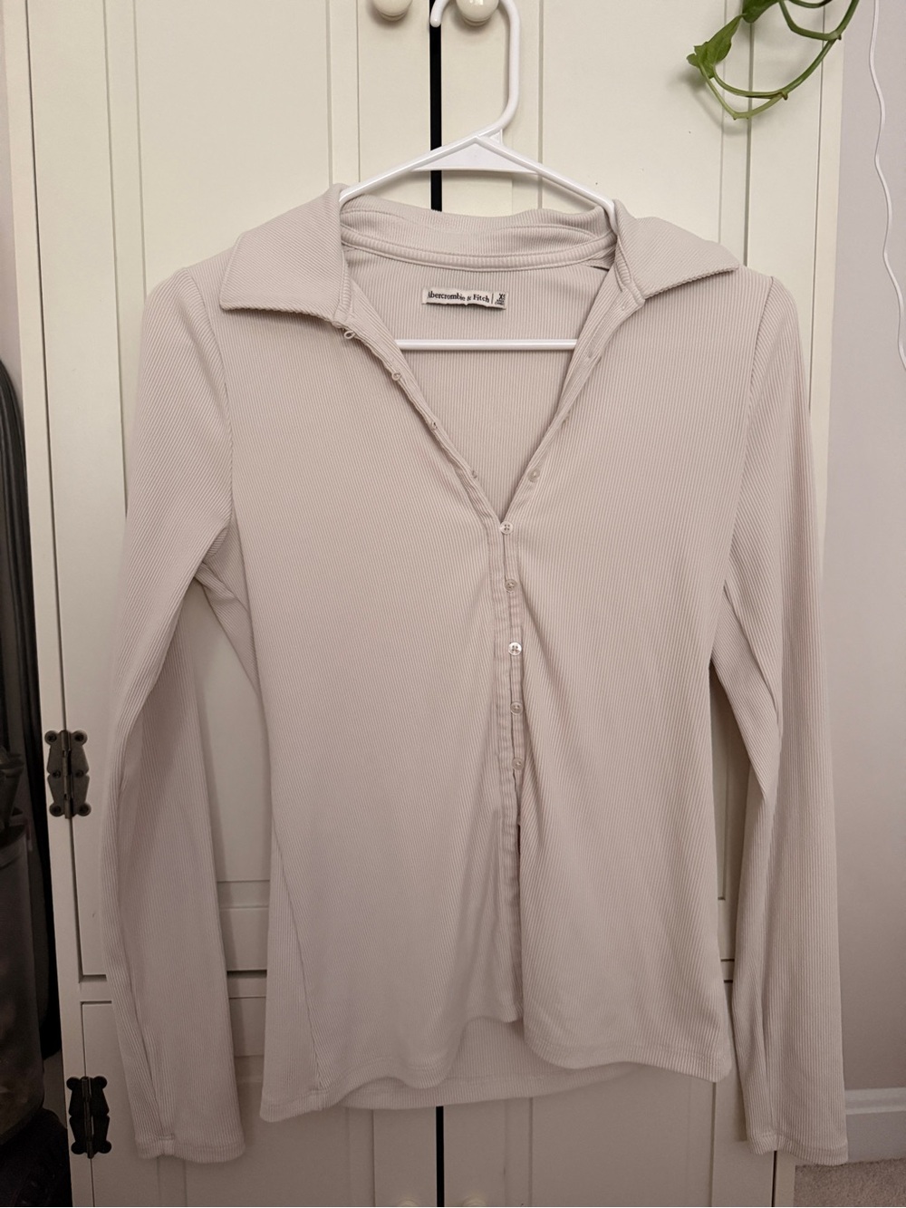 Abercrombie Long Sleeve Ribbed Button-Front Top in Light Beige - XS